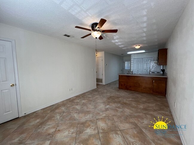 Building Photo - Great 2 Bedroom Unit in Crestview!