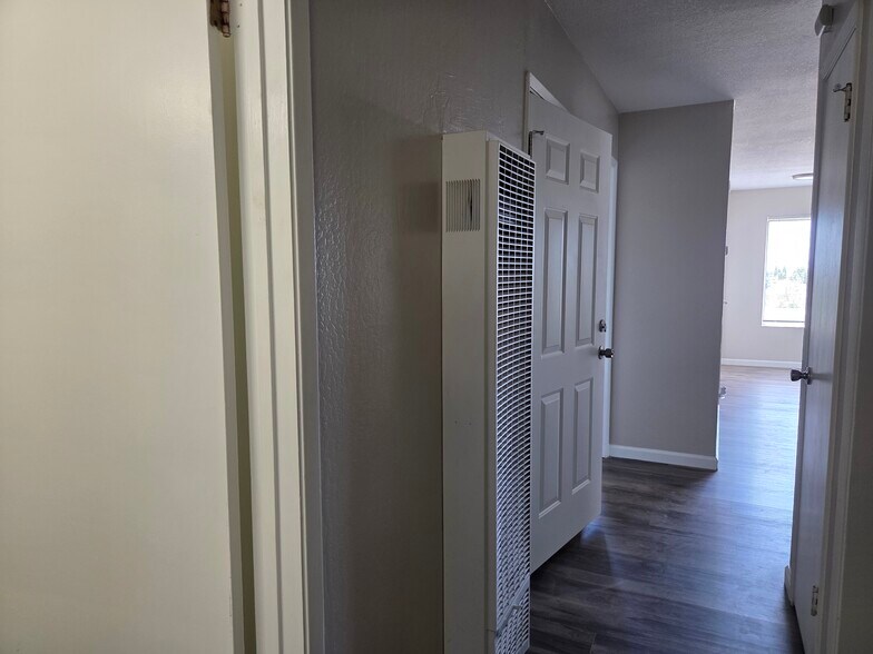 Building Photo - 25684 Spring Dr