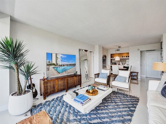Building Photo - 3625 N Country Club Dr