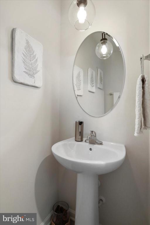 Building Photo - 206 Spring Pl