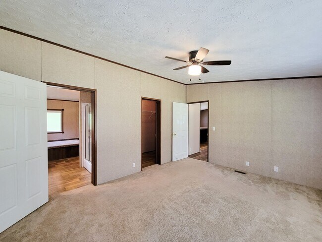 Building Photo - Cozy and Adorable home 4 bedroom 2 bath ho...