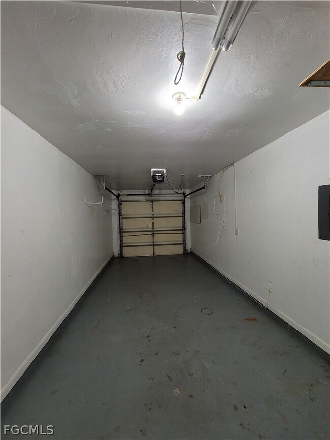 Building Photo - 931 SE 23rd Pl