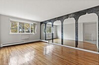 Building Photo - 815 Throgs Neck Expy