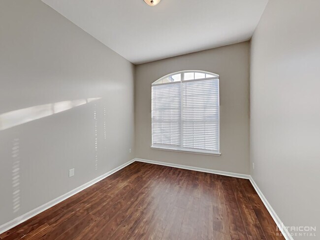 Building Photo - 246 Fort Milton Dr