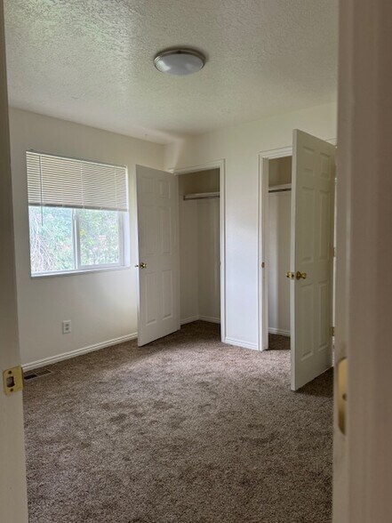 Building Photo - 148 W 140 S