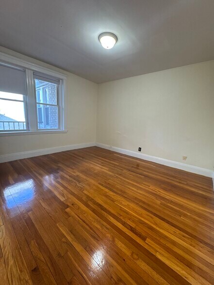 Building Photo - 122 Washington St