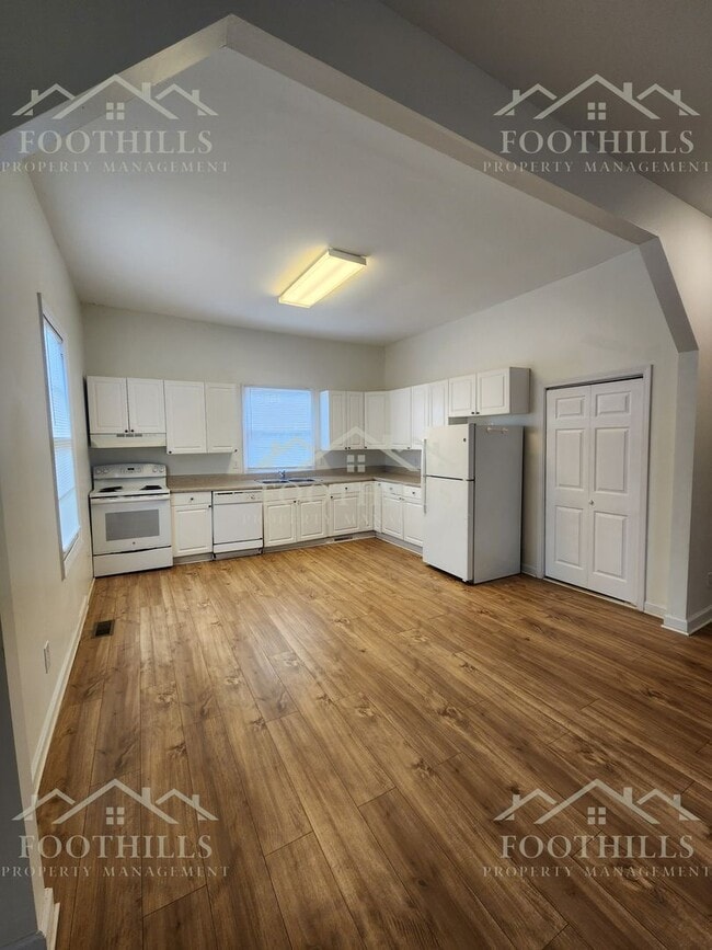 Building Photo - 1012 Johns Ave