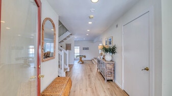 Building Photo - 6 Brunswick Ct