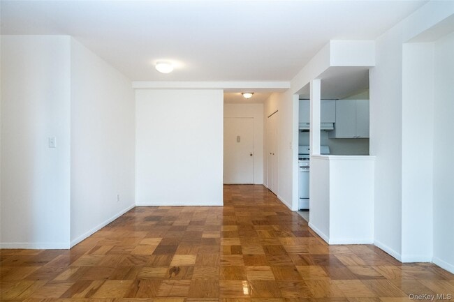 Building Photo - 125 Lake St