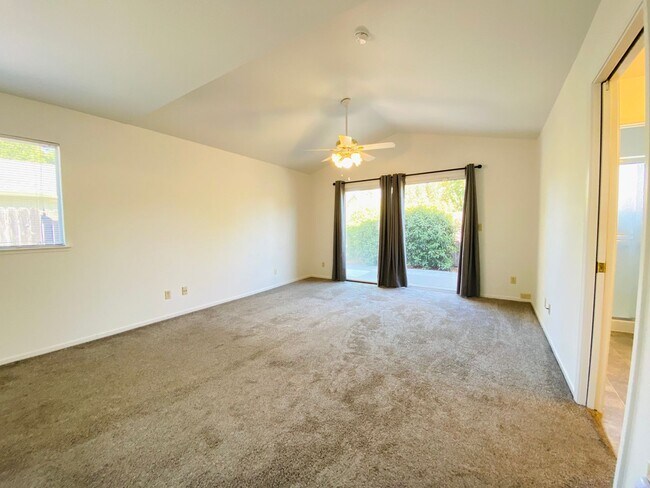Building Photo - Lovely Galt Home