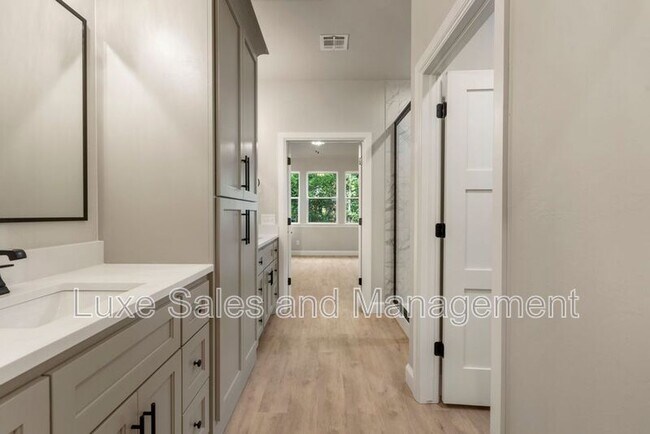 Building Photo - 4136 Abbey Pk Dr