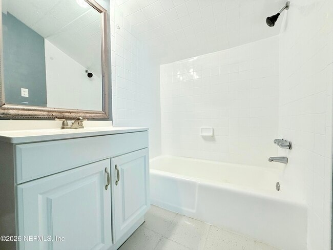 Building Photo - 1319 Azalea Dr