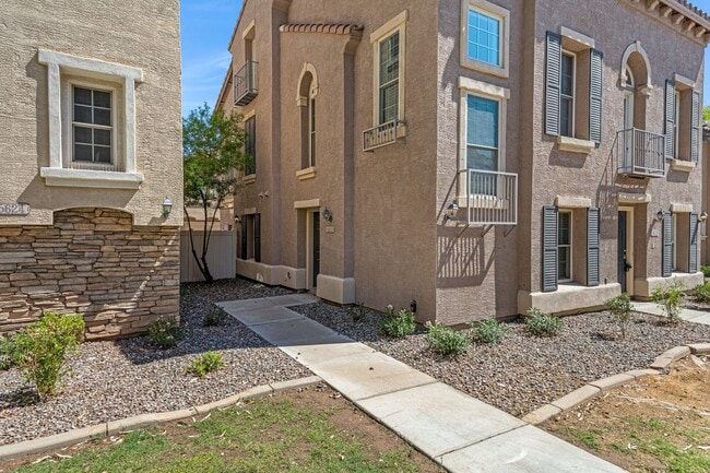Building Photo - Modern Tri-Level Townhome in Copper Leaf C...