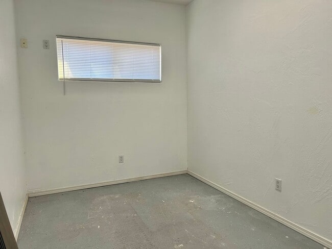 Building Photo - NE HEIGHTS