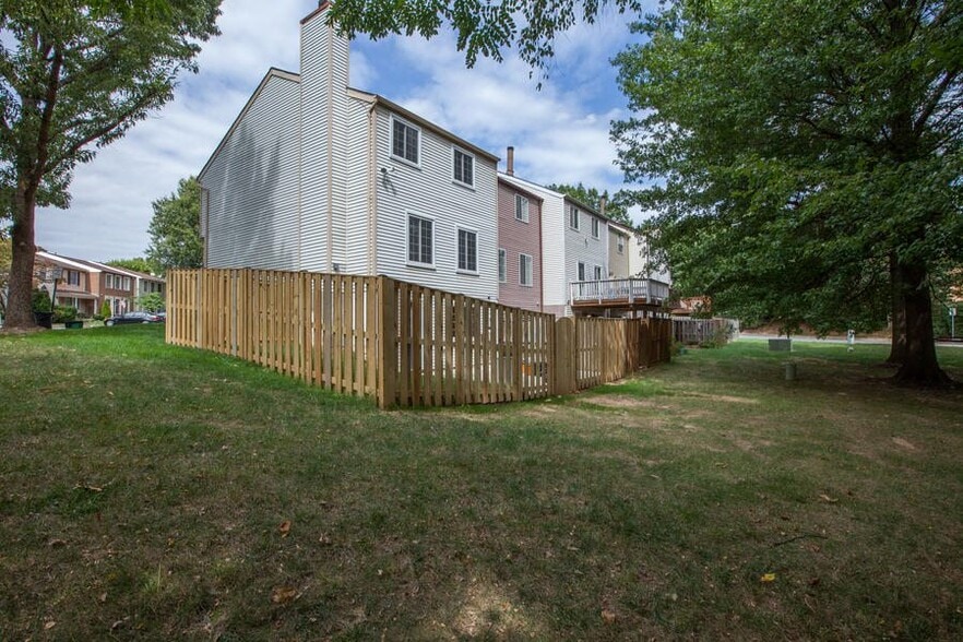 Building Photo - 2911 Bridgehampton Ct