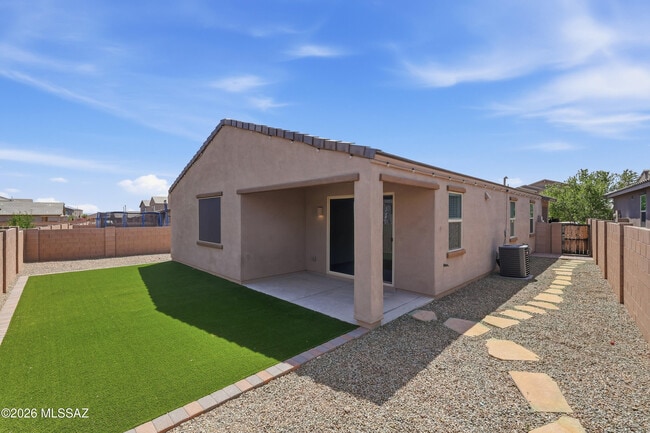 Building Photo - 1016 W Calle Nicoya