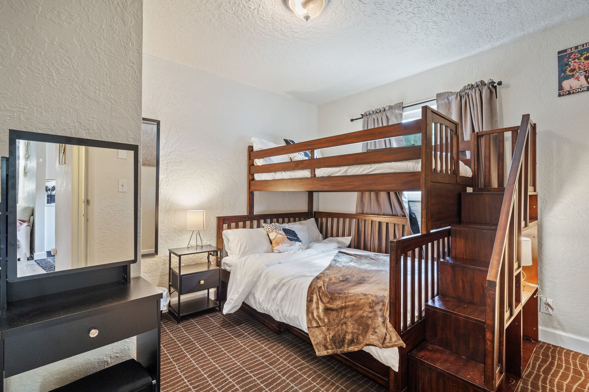 Building Photo - 140 4th St