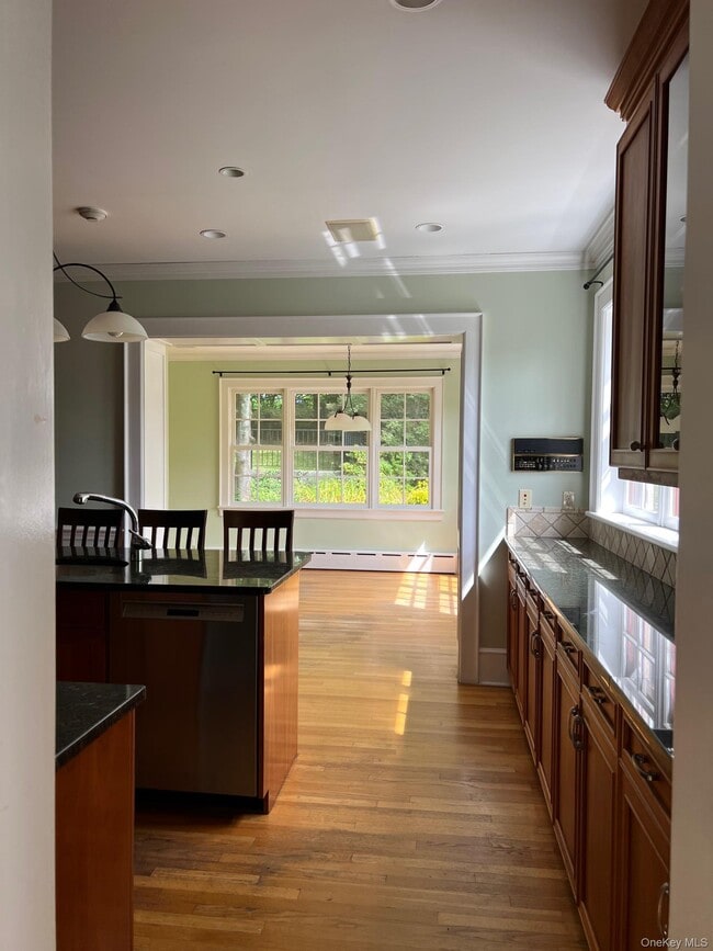 Building Photo - 246 Beechmont Dr