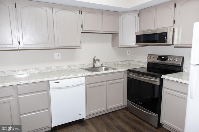 Building Photo - 54 Reliance Ct