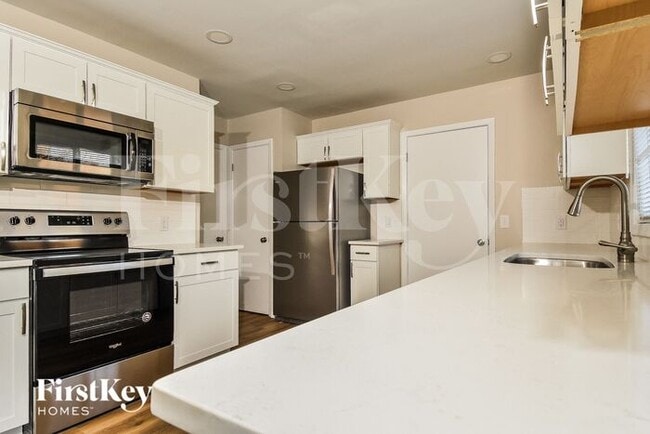 Building Photo - 4113 Oak Hollow Dr