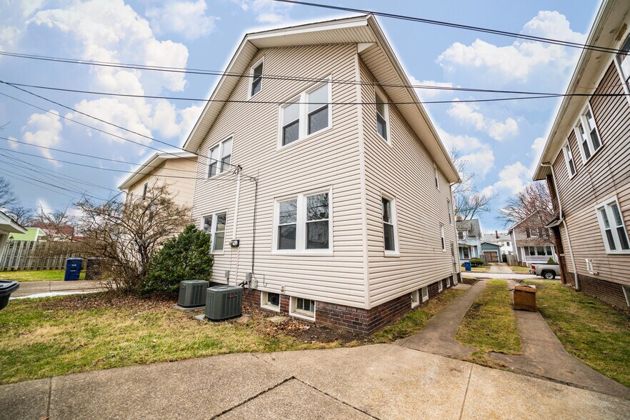 Building Photo - 2085 Marlowe Ave