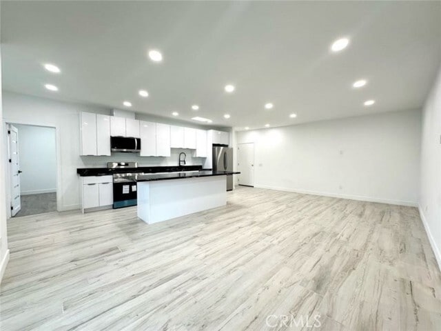 Building Photo - 6255 Woodman Ave