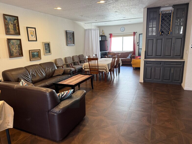 Living Room - 3647 Keystone Ave