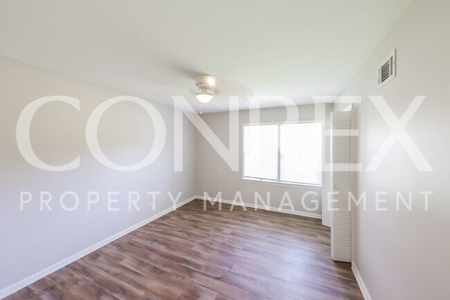 Building Photo - Great Back Porch!