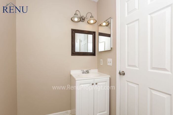 Building Photo - 745 Long Hunter Ct