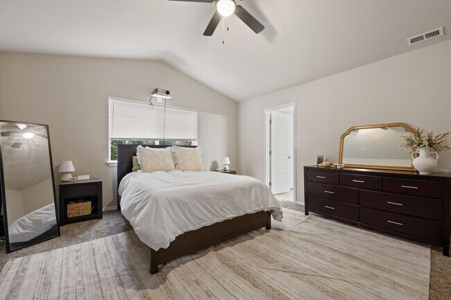 Building Photo - Well maintained 4 bedroom 2.5 bath home in Olympia School District.