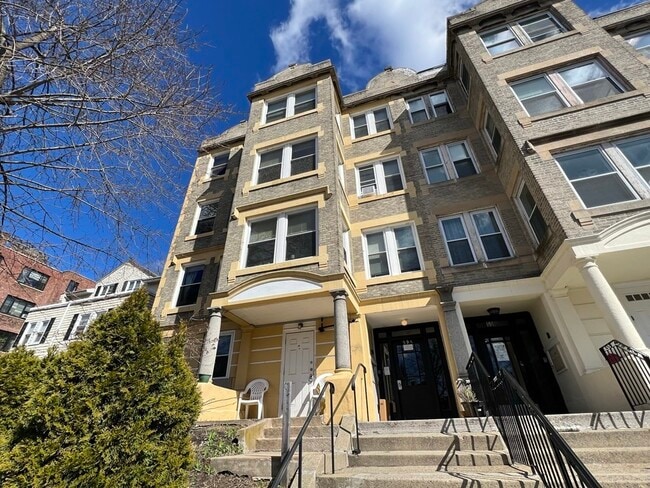 Primary Photo - 59A Strathmore Rd