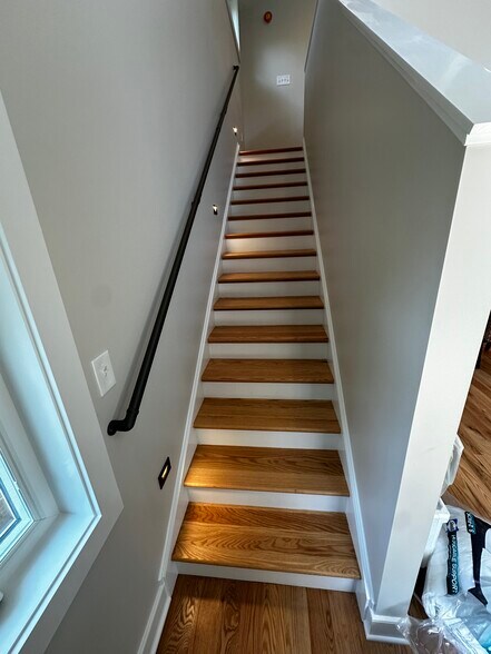 Building Photo - 209 Azalea Dr
