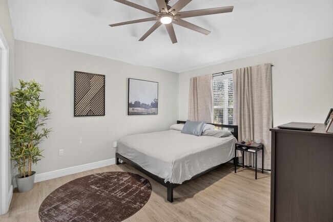 Building Photo - 6746 Breezy Palm Dr