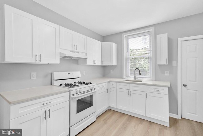 Building Photo - 5249 Delancey St