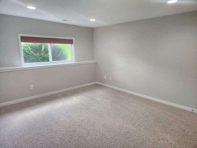 Building Photo - 7874 Cottonwood Ln