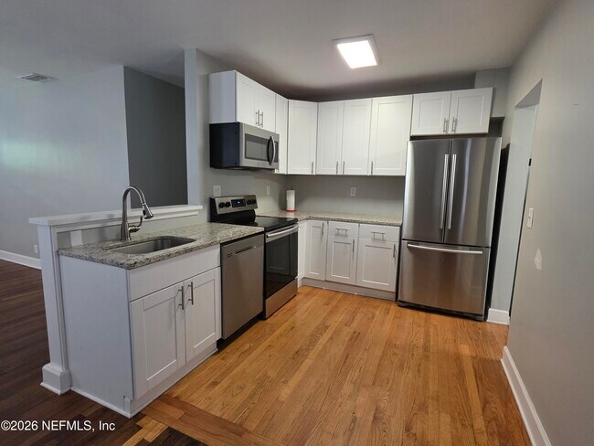 Building Photo - 3353 Dellwood Ave