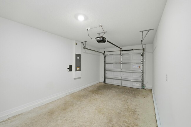 Building Photo - 6669 SW 81st Lp