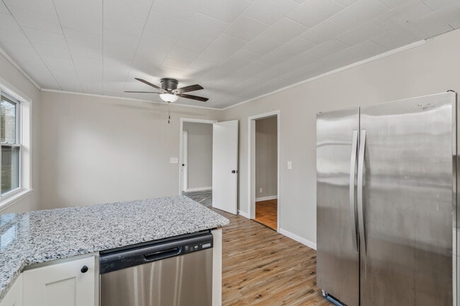 Building Photo - 117 Gayle Ave