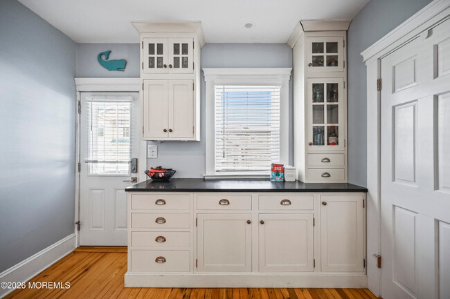 Building Photo - 214 Brinley Ave