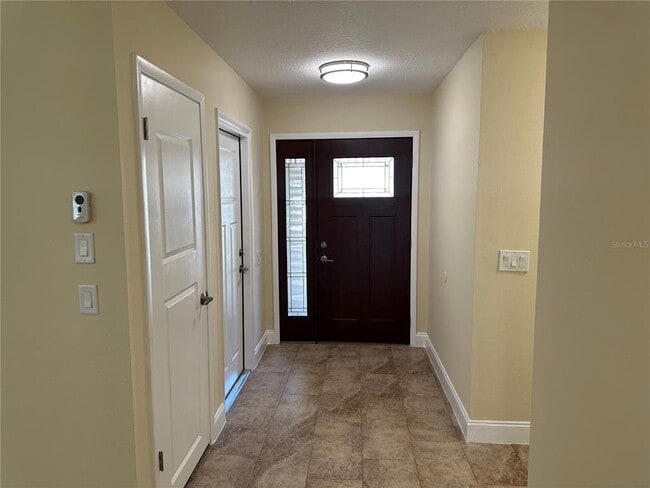 Building Photo - 210 Foxwood Dr