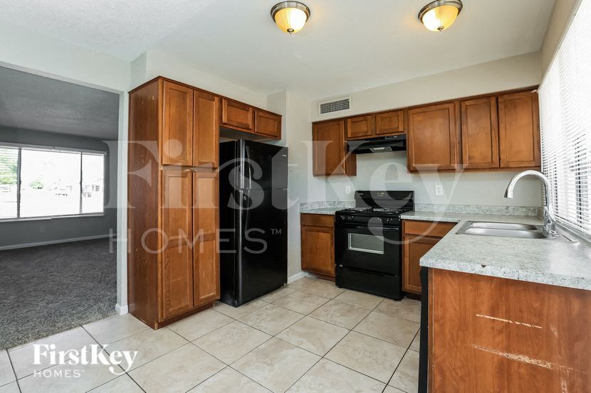 Building Photo - 8807 W Mercer Ln