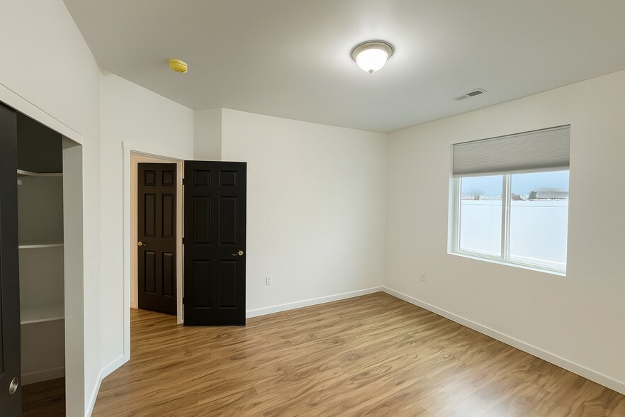 Building Photo - 119 Grant Dr