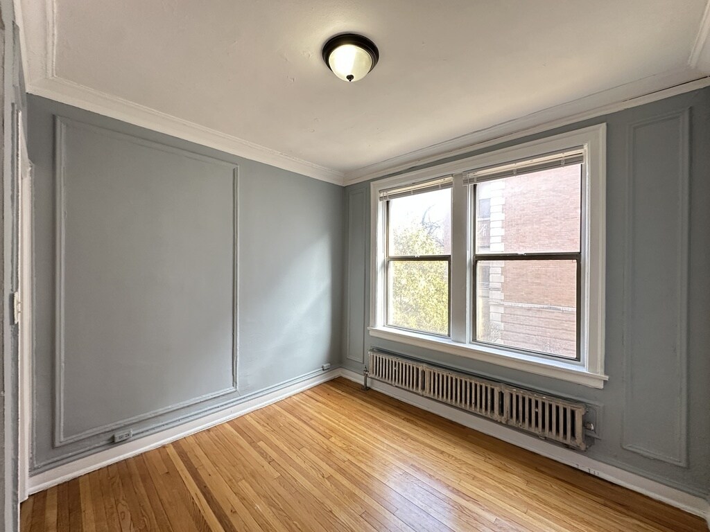 Building Photo - 1415 W Estes Ave