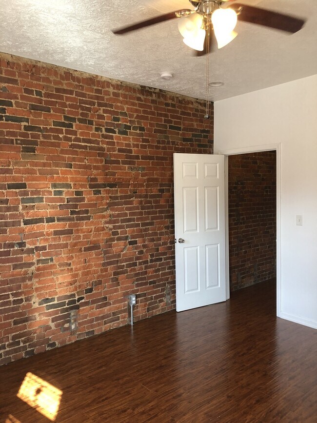 Building Photo - *****Gorgeous Lawrenceville 3-Bed / 1.5 Bath available FOR RENT   July 1st!!******