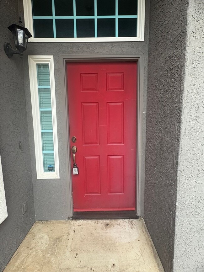 Building Photo - 3 Bedroom Home