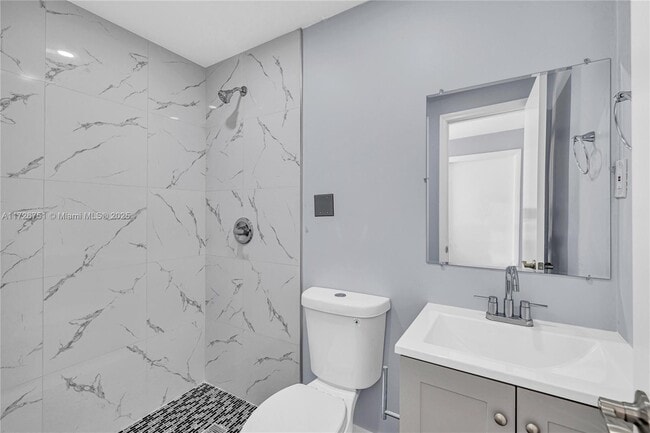 Building Photo - 319 NE 171 St