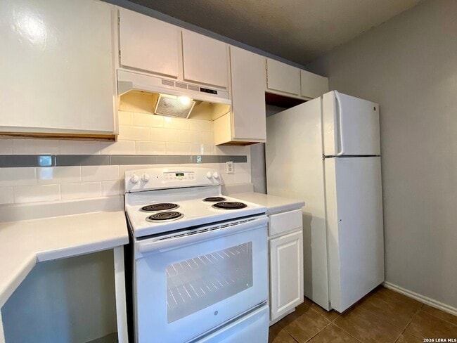 Building Photo - 5225 Meadow Field