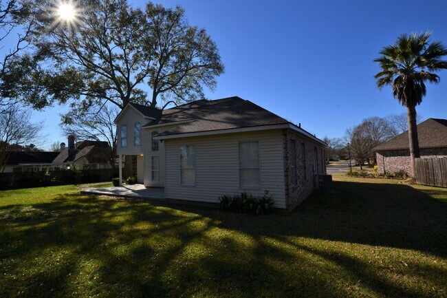Building Photo - Zachary School District!  Newly remodeled 4 bedroom, 2.5 bath near downtown Zachary