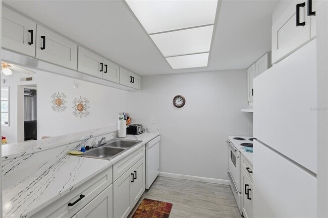 Building Photo - 12760 Indian Rocks Rd