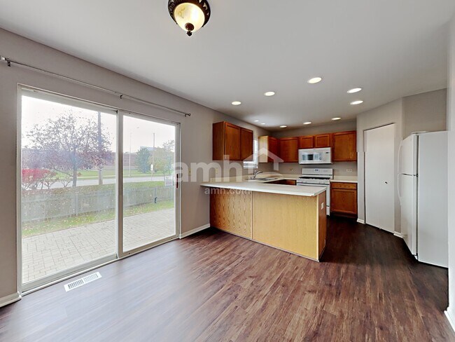 Building Photo - 5756 Emerald Pointe Drive